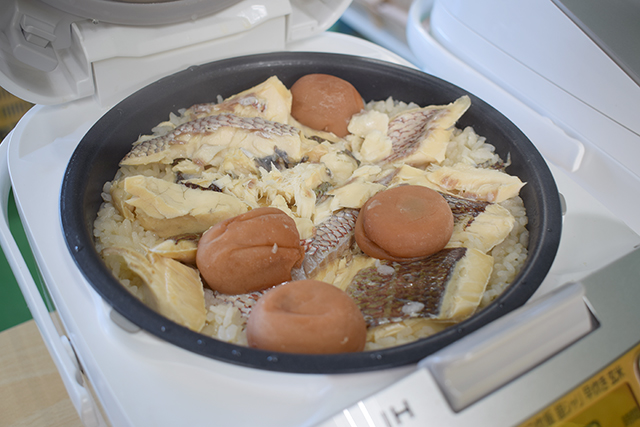 梅干屋の鯛めし